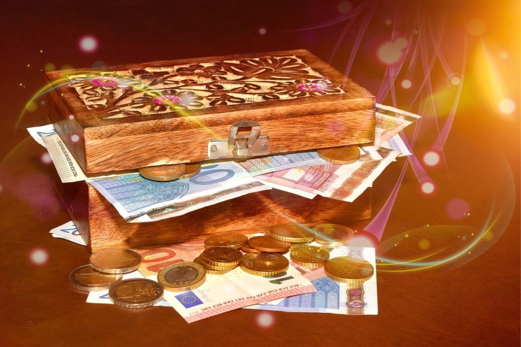 treasure chest, money, paper money-619876.jpg