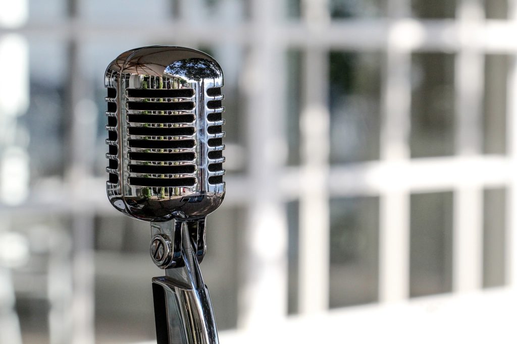 microphone, vintage, cromatic-5340340.jpg